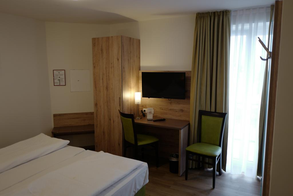 Hotel Stern Gersthofen Εξωτερικό φωτογραφία