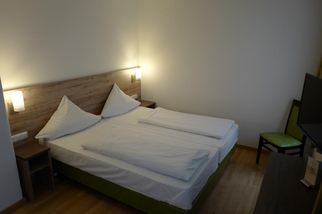 Hotel Stern Gersthofen Εξωτερικό φωτογραφία